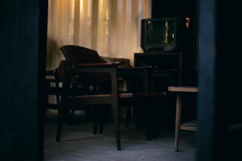 Nine Seconds of Silence: How Streaming Killed the TV Theme Song (And Who's Bringing It Back)